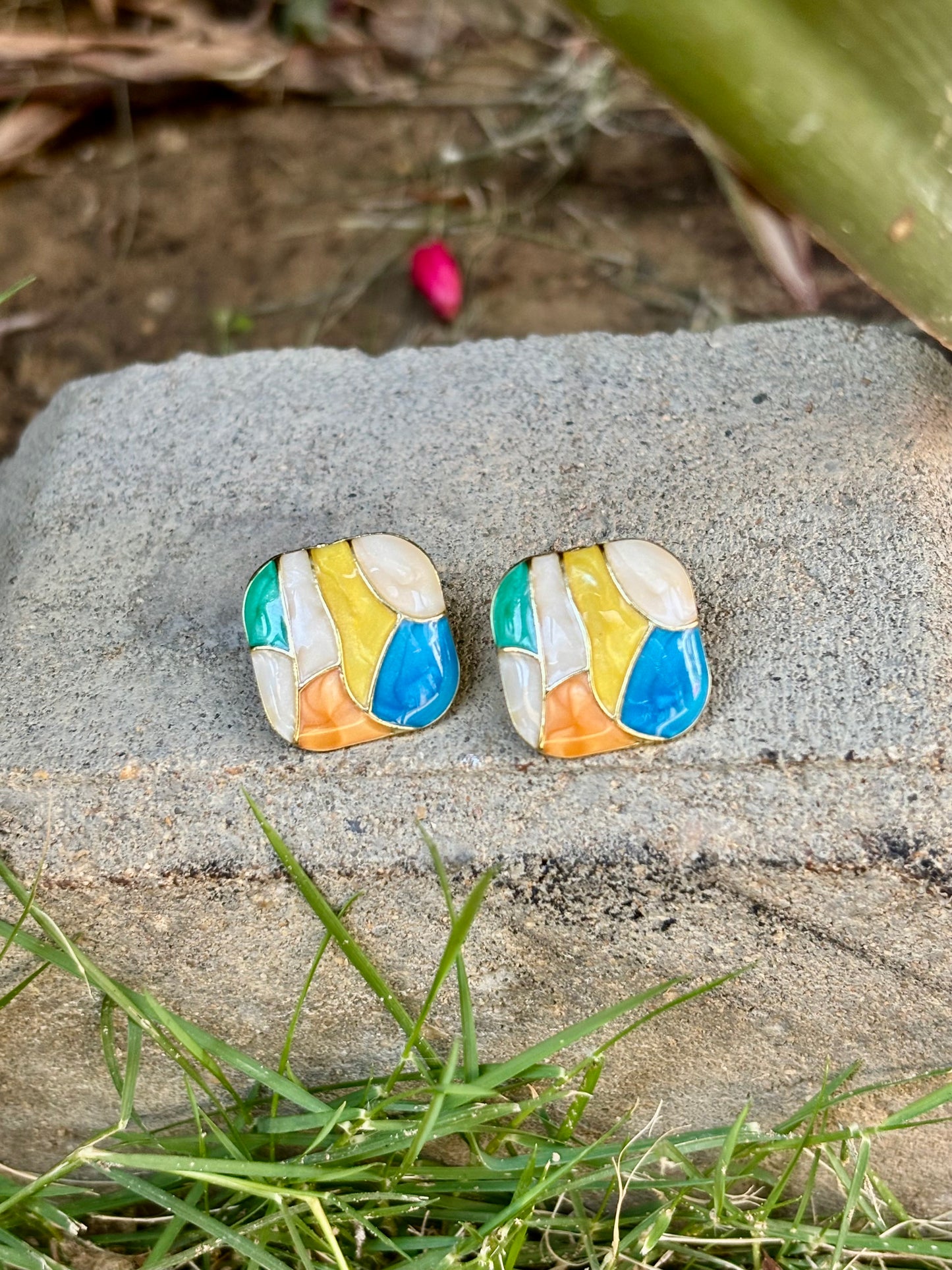 Sunspell Mosaic Studs